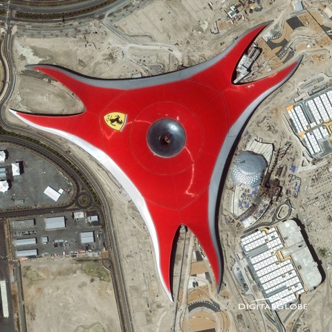 impresionante centro de eventos de ferrari en ABU DHABI